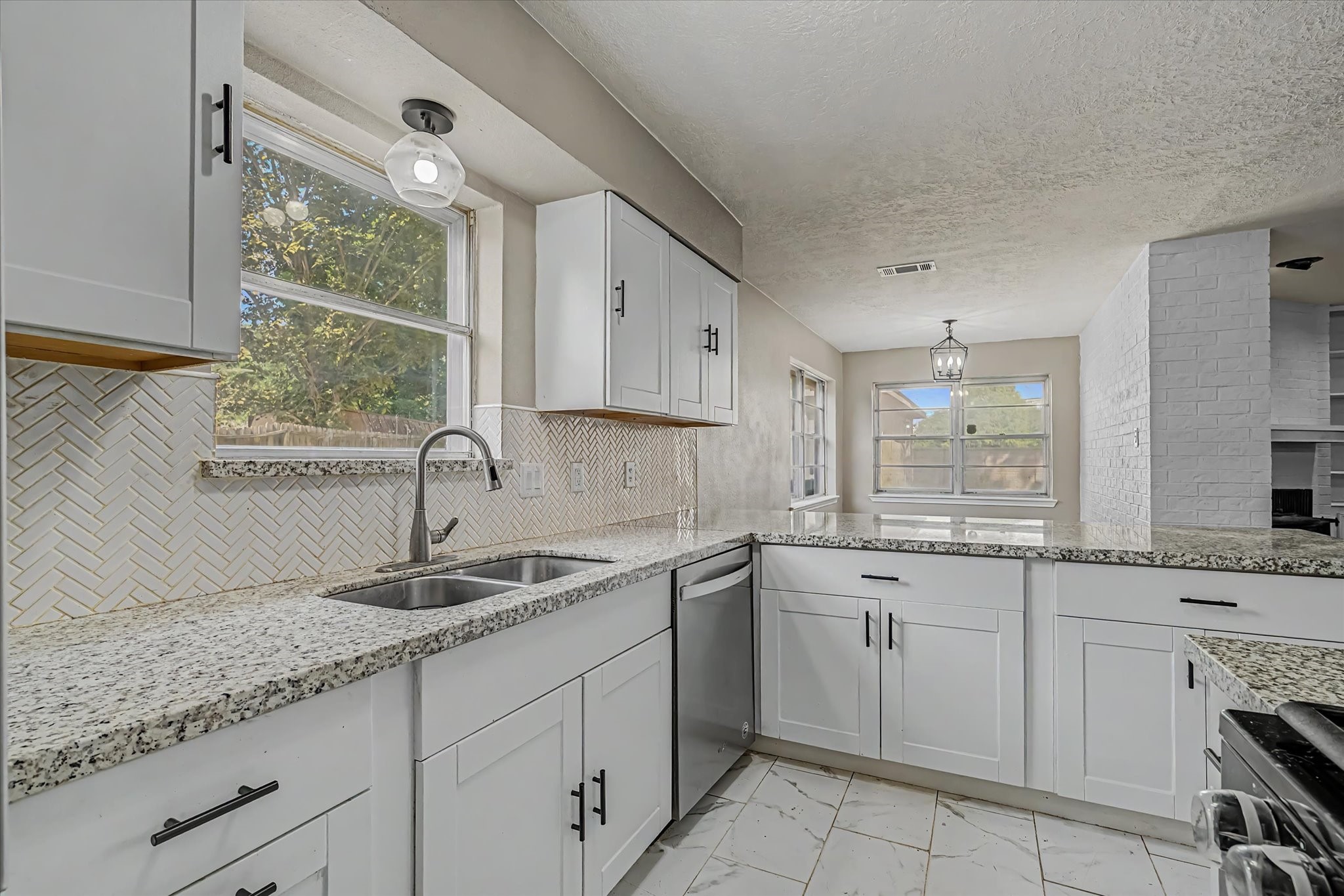 2901 Castle Court Property Photo 3