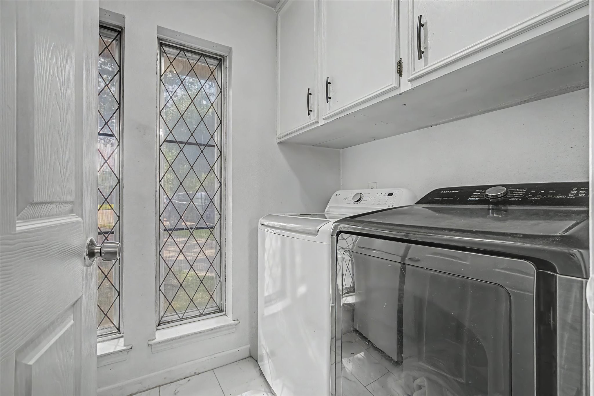 2901 Castle Court Property Photo 6