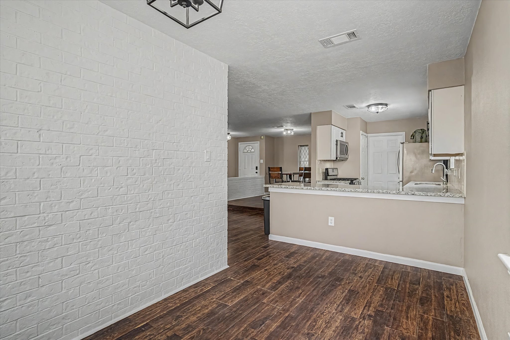 2901 Castle Court Property Photo 15