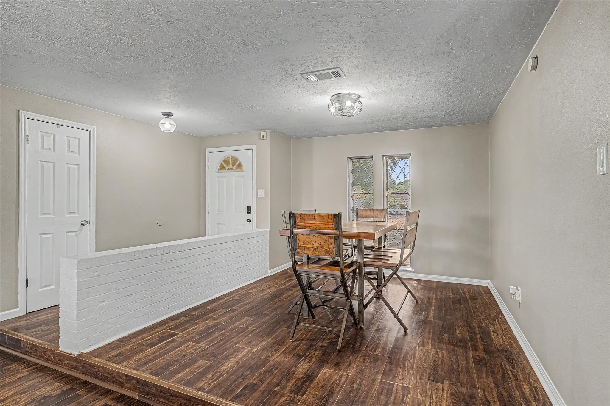 2901 Castle Court Property Photo 16