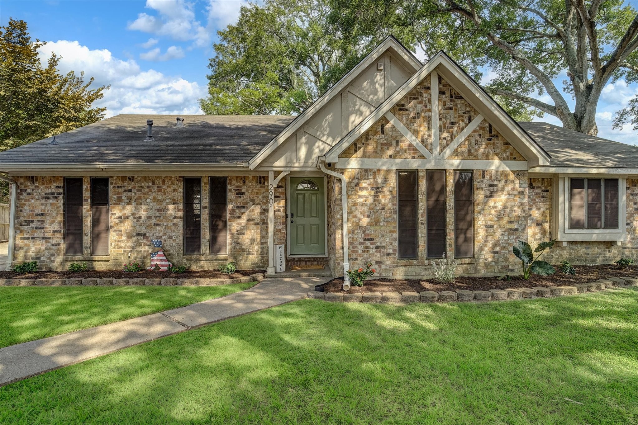 2901 Castle Court Property Photo 41