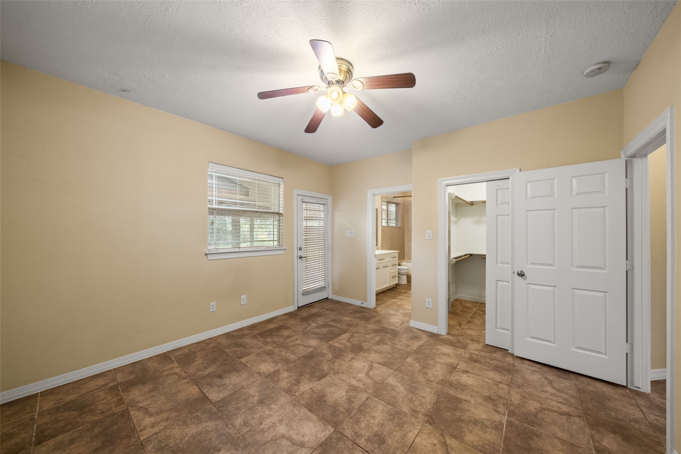 1107 Du Barry Lane Property Photo 11