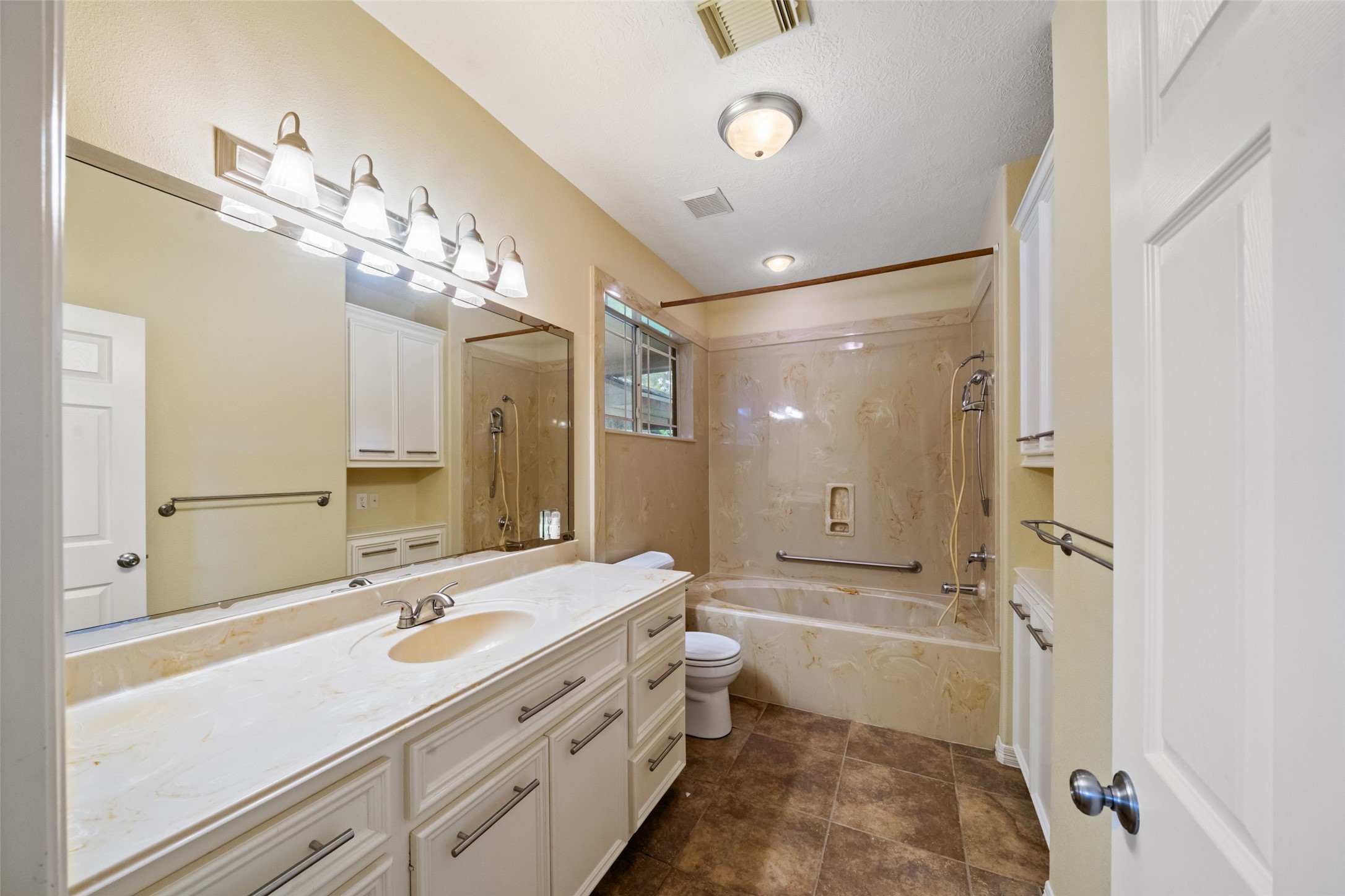 1107 Du Barry Lane Property Photo 12