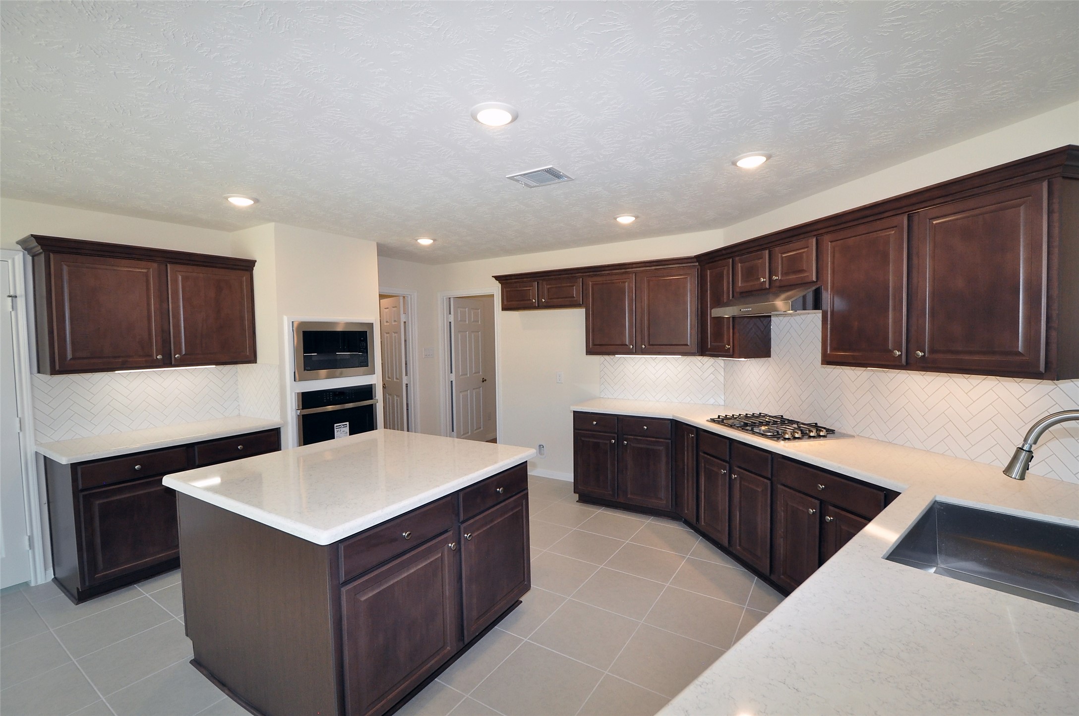 2210 Fortuna Drive Property Photo 18