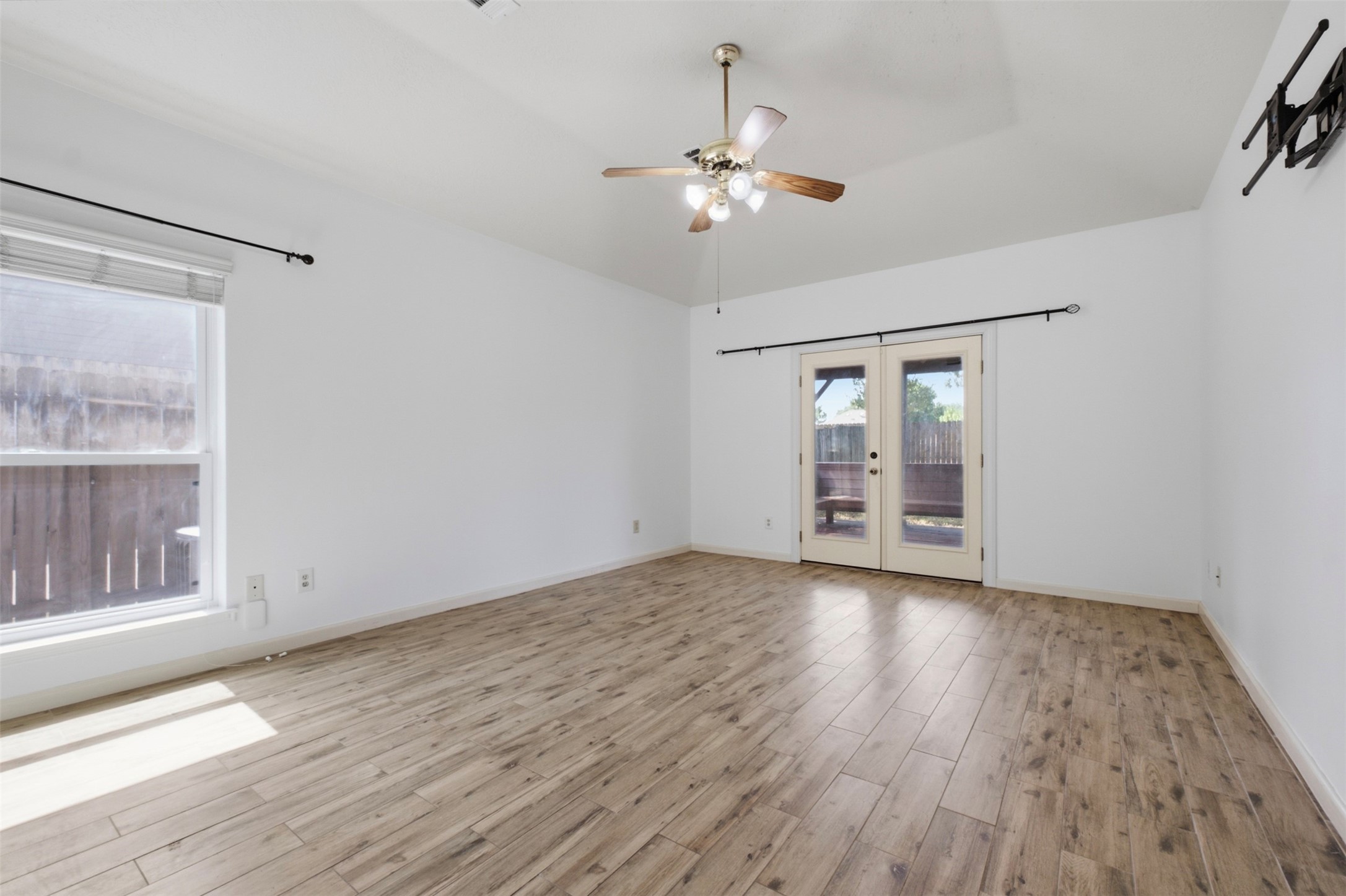 23010 Red River Drive Property Photo 16