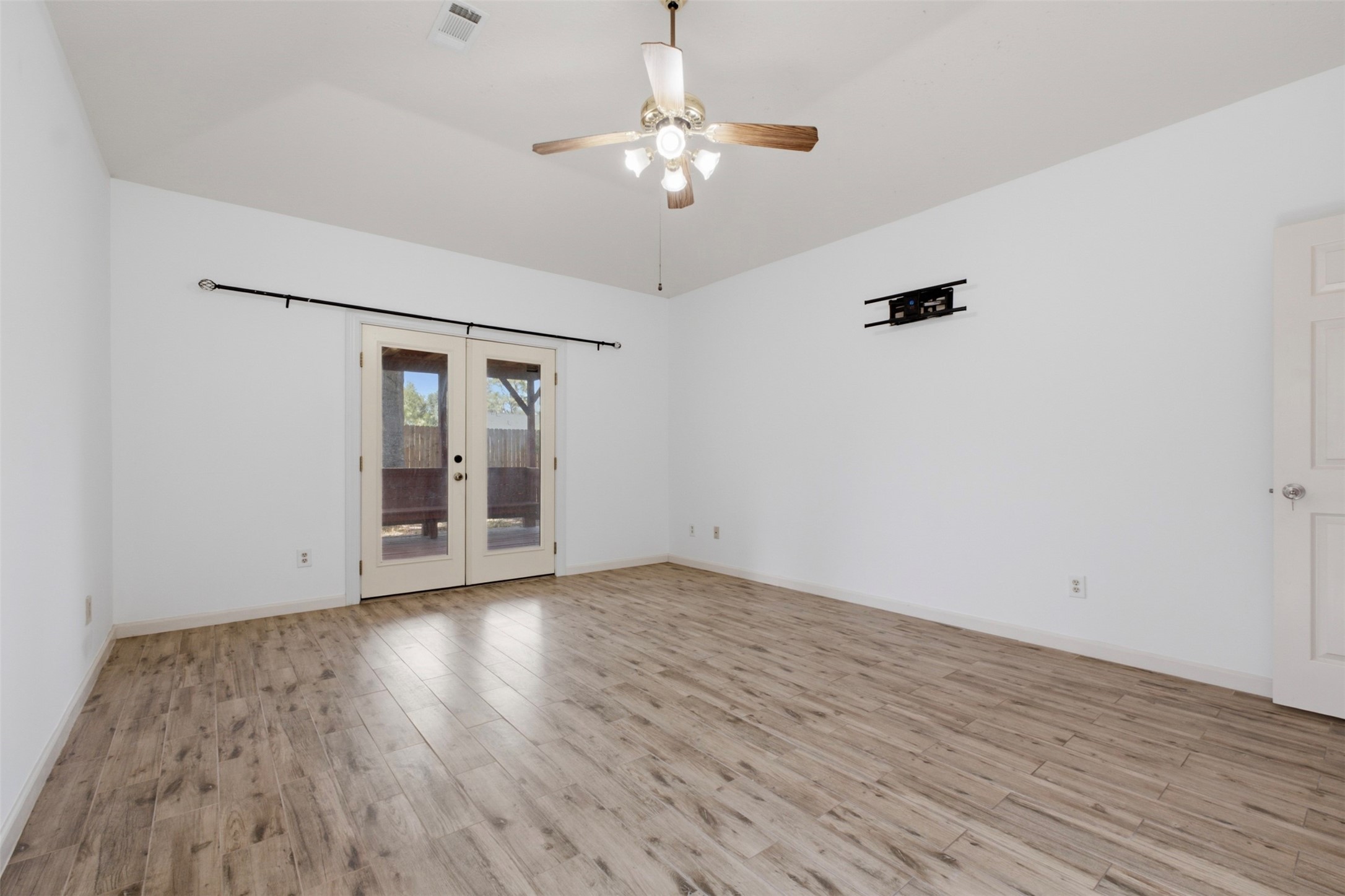 23010 Red River Drive Property Photo 17