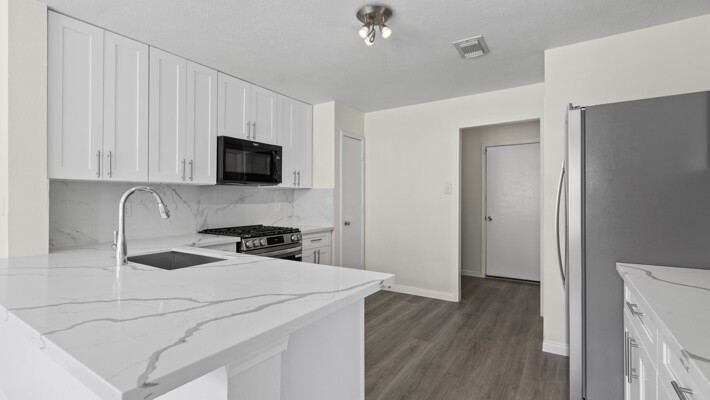 834 Oak West Drive Property Photo 4