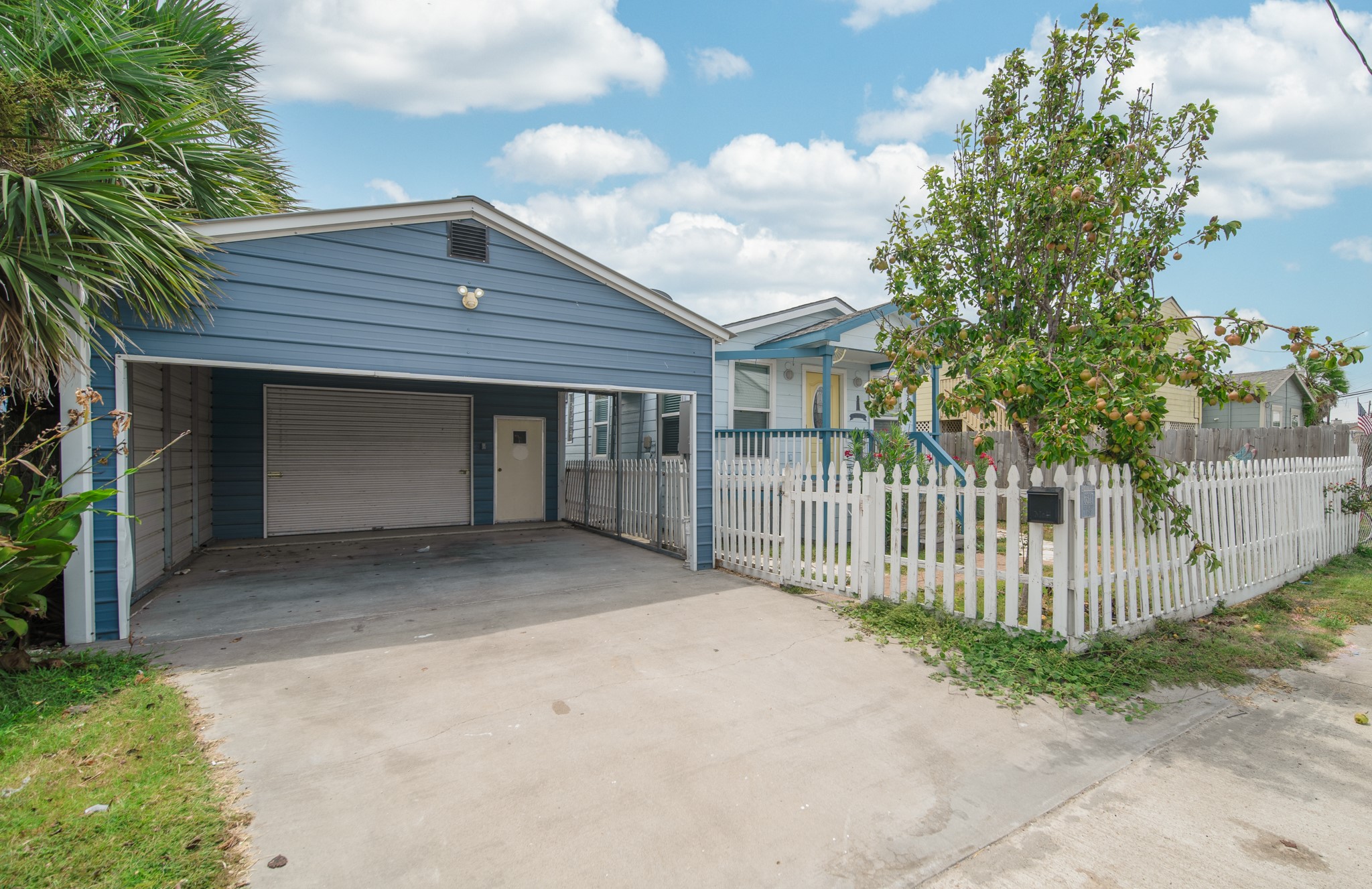 6317 Heards Lane Property Photo 4