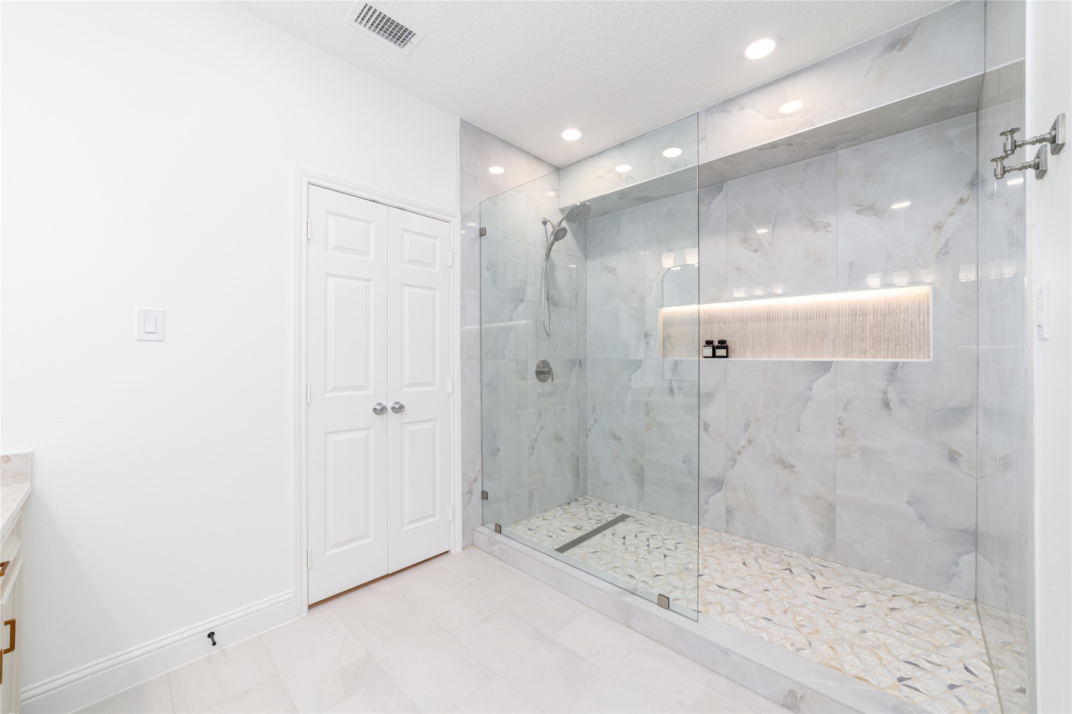 16006 Winchmore Hill Drive Property Photo 21