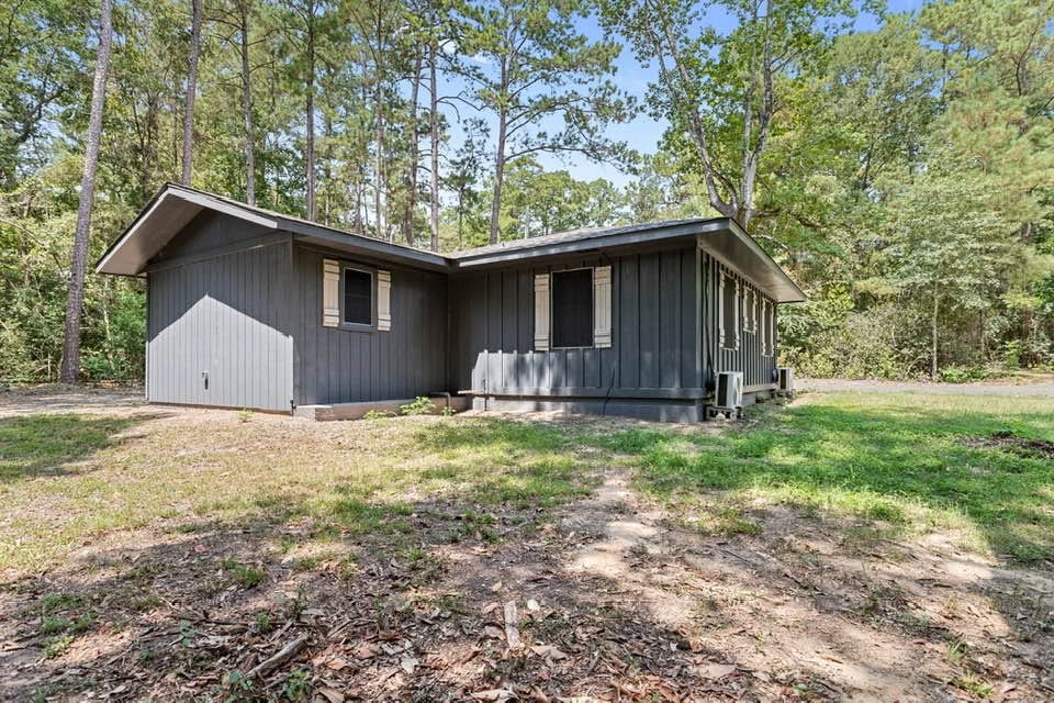 105 Saxon Lane Property Photo 4