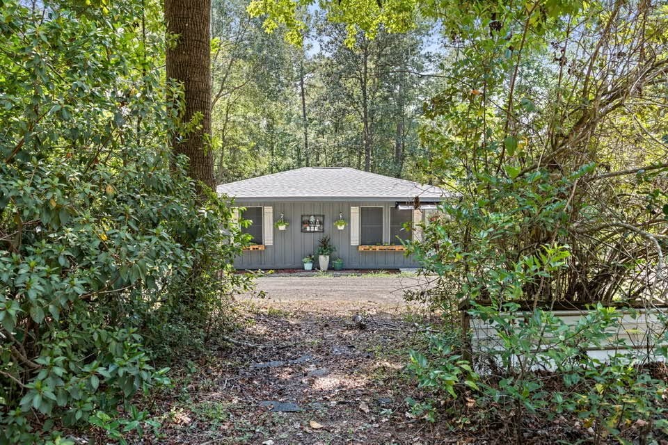 105 Saxon Lane Property Photo 6