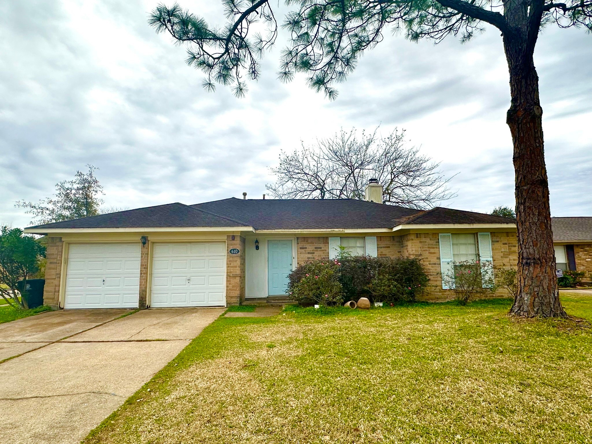 610 Lochnell Drive Property Photo