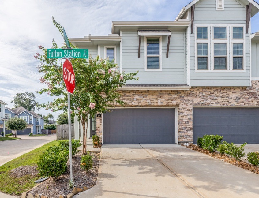 214 Fulton Station Drive Property Photo 2