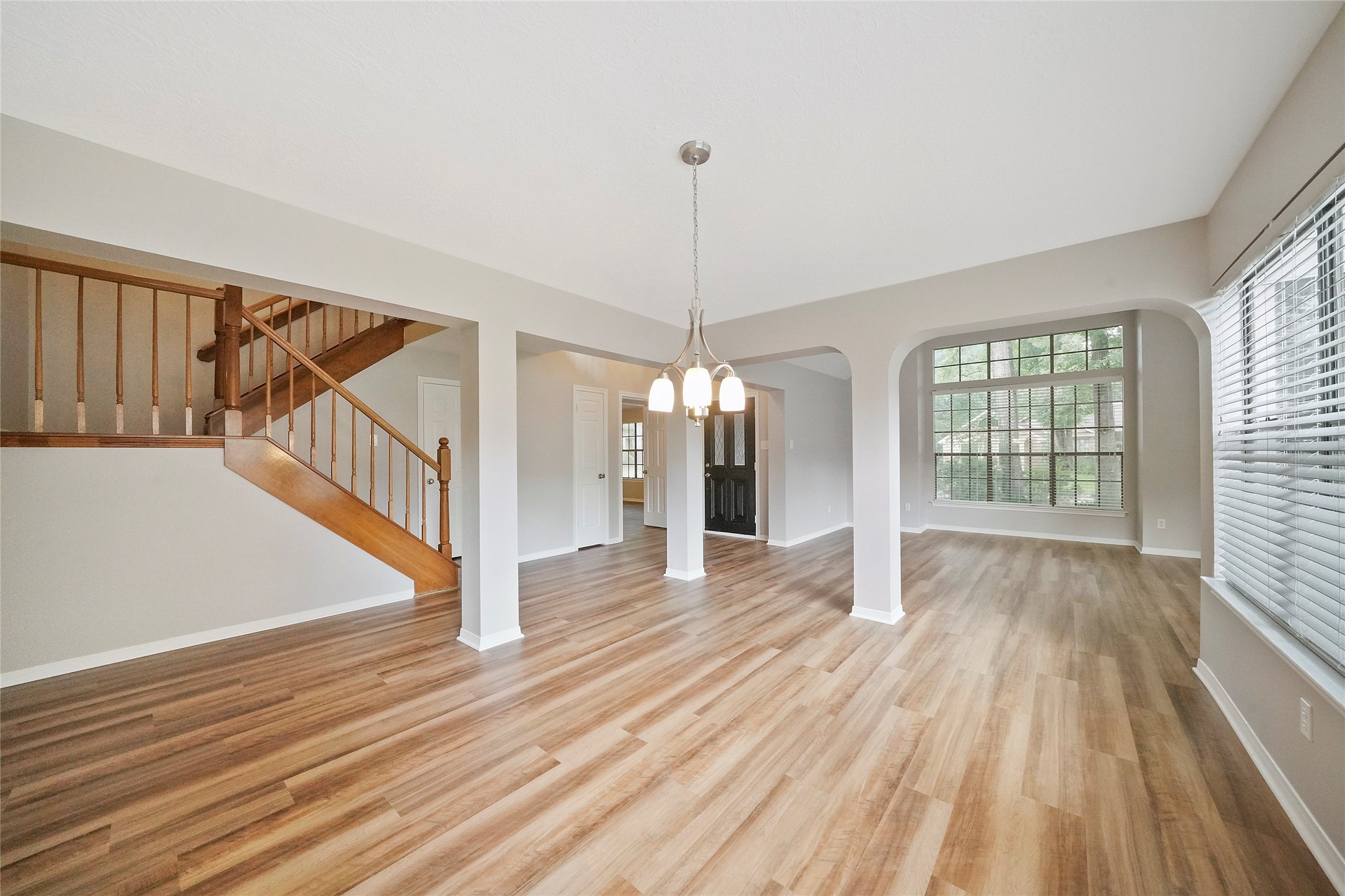 2402 Brookdale Drive Property Photo 2