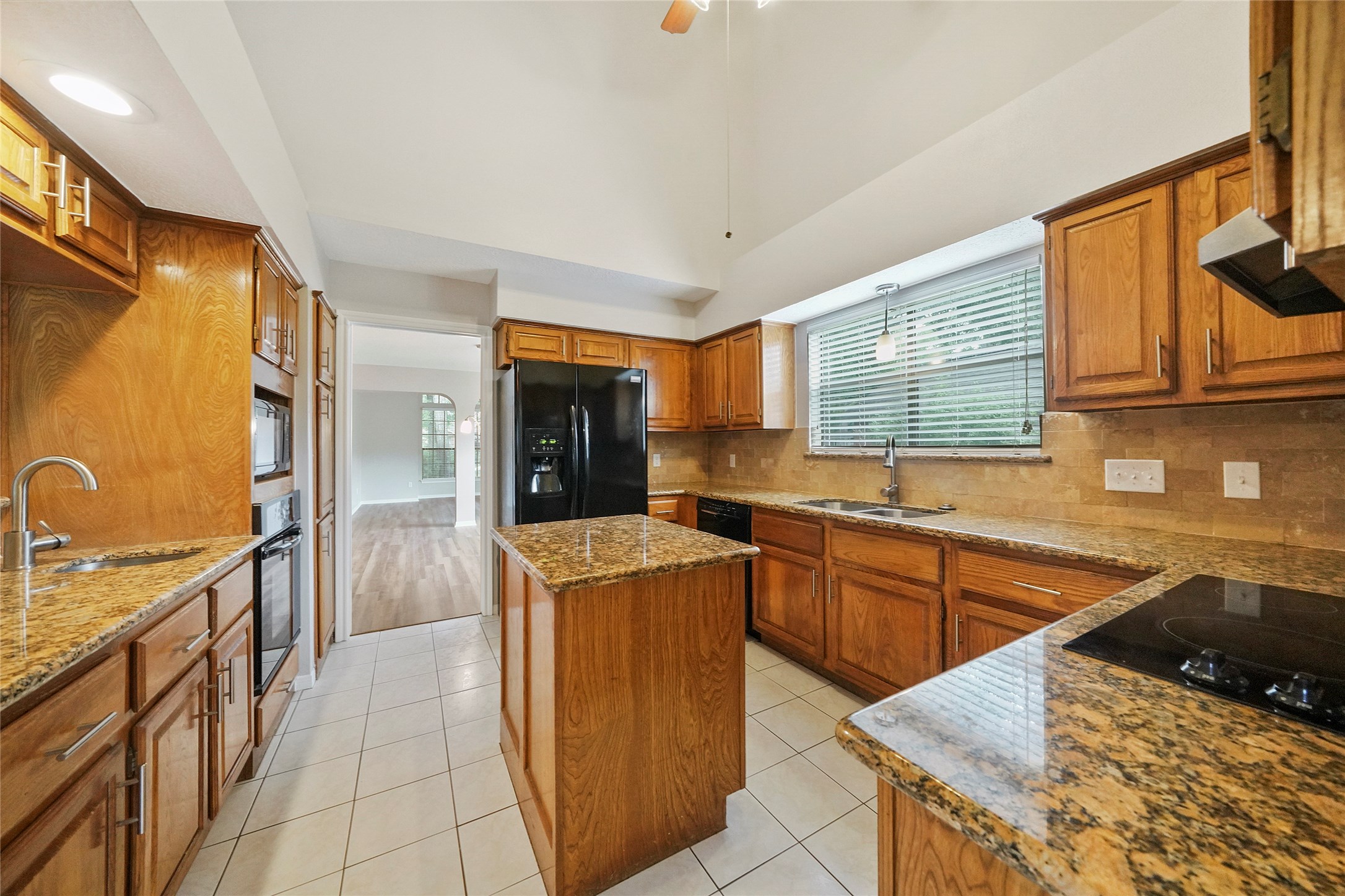 2402 Brookdale Drive Property Photo 4