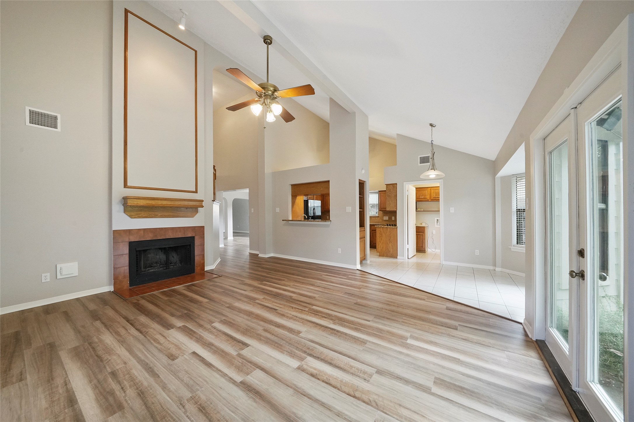 2402 Brookdale Drive Property Photo 8