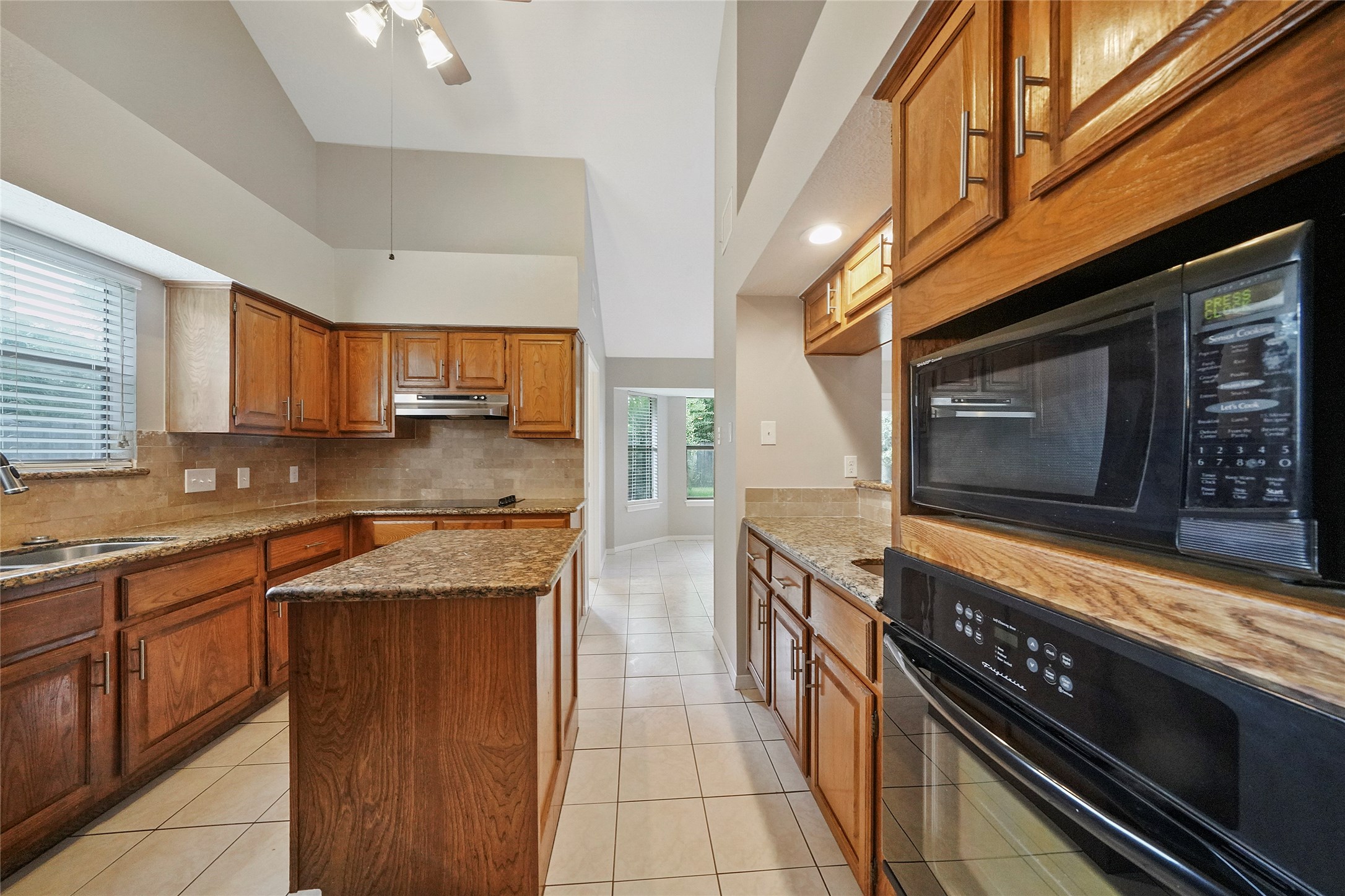 2402 Brookdale Drive Property Photo 10
