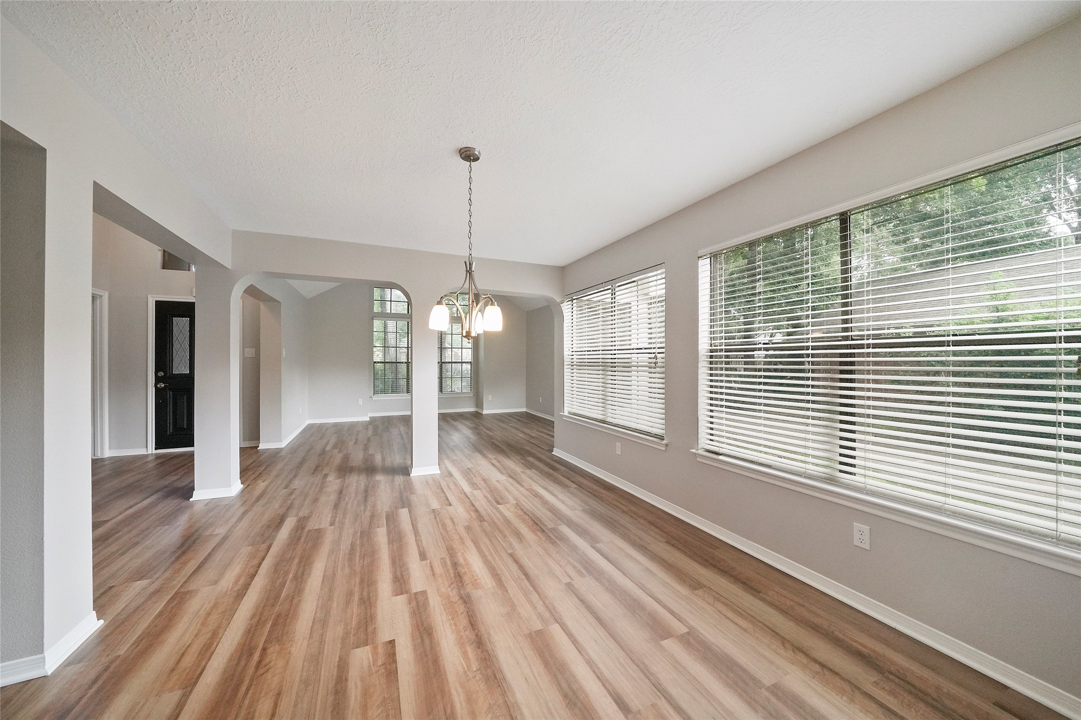 2402 Brookdale Drive Property Photo 14