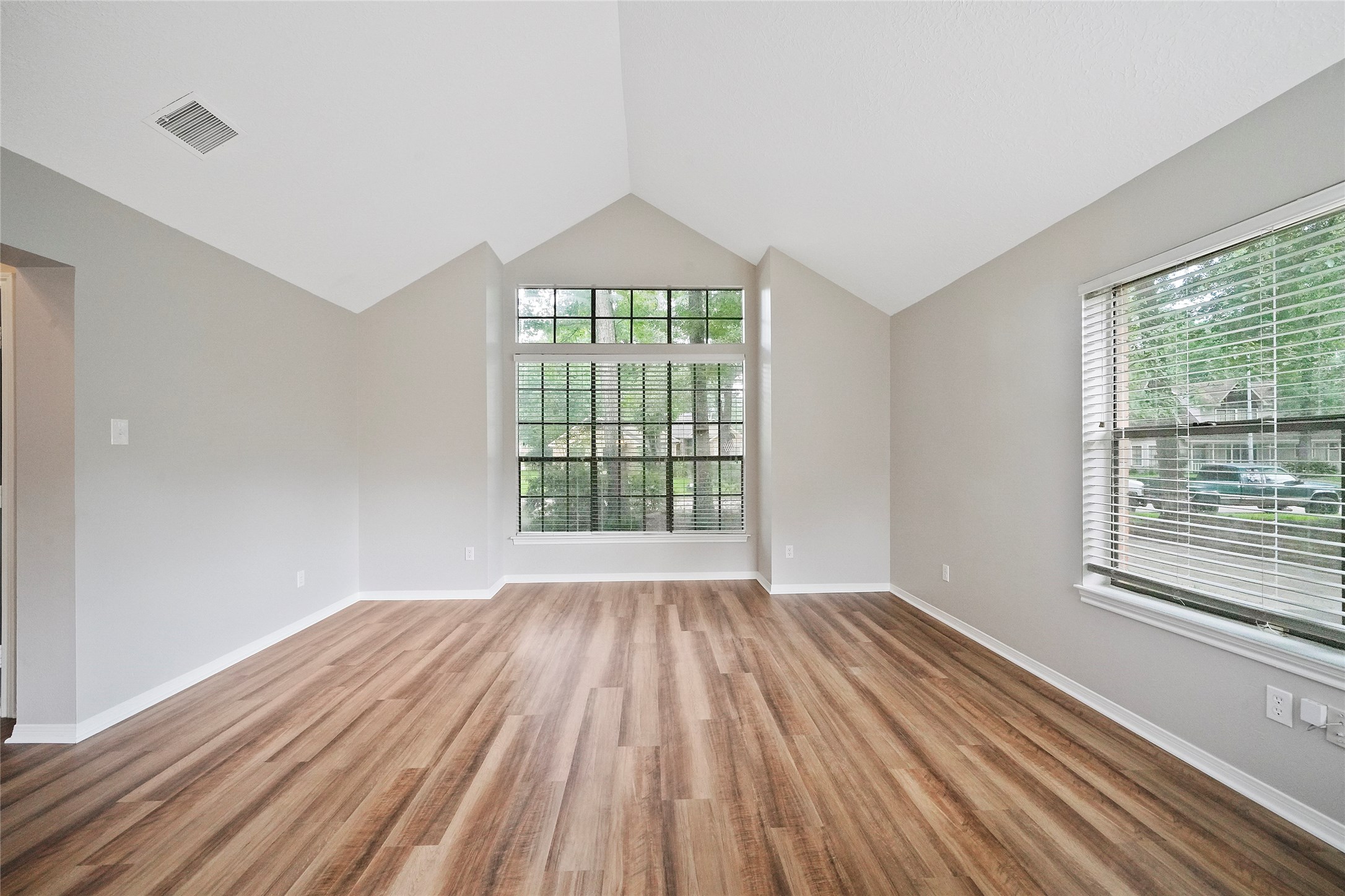 2402 Brookdale Drive Property Photo 15