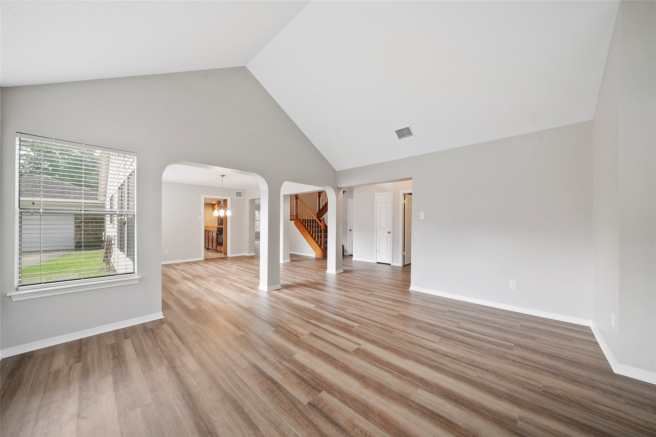 2402 Brookdale Drive Property Photo 16
