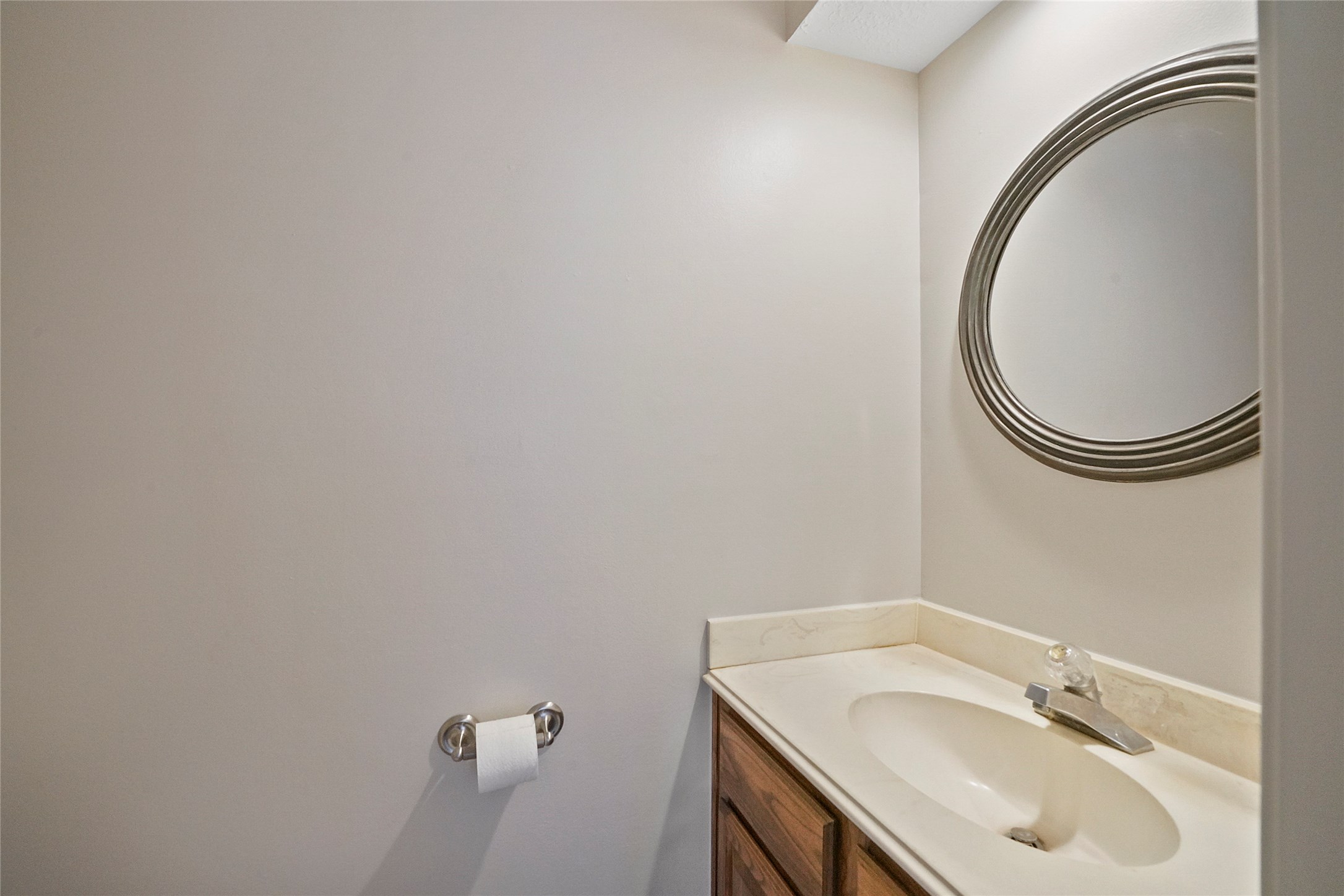 2402 Brookdale Drive Property Photo 19