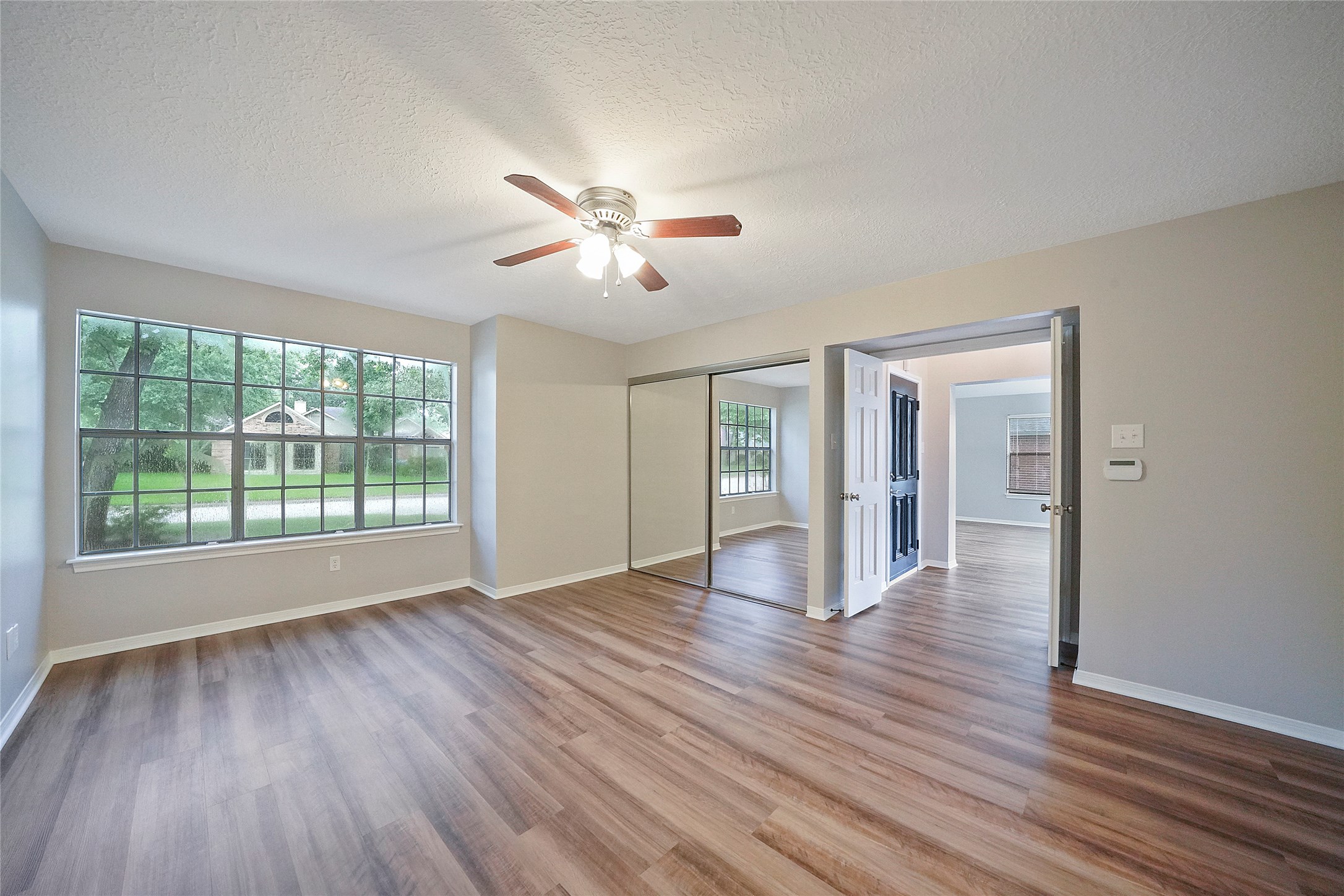 2402 Brookdale Drive Property Photo 21