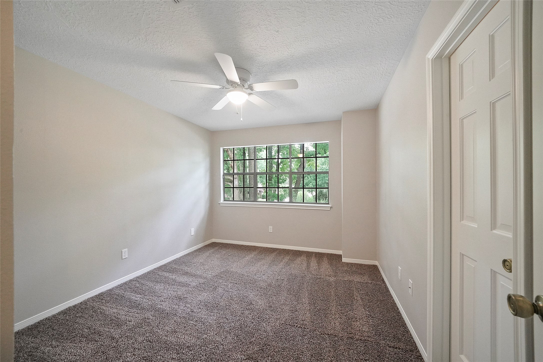 2402 Brookdale Drive Property Photo 25