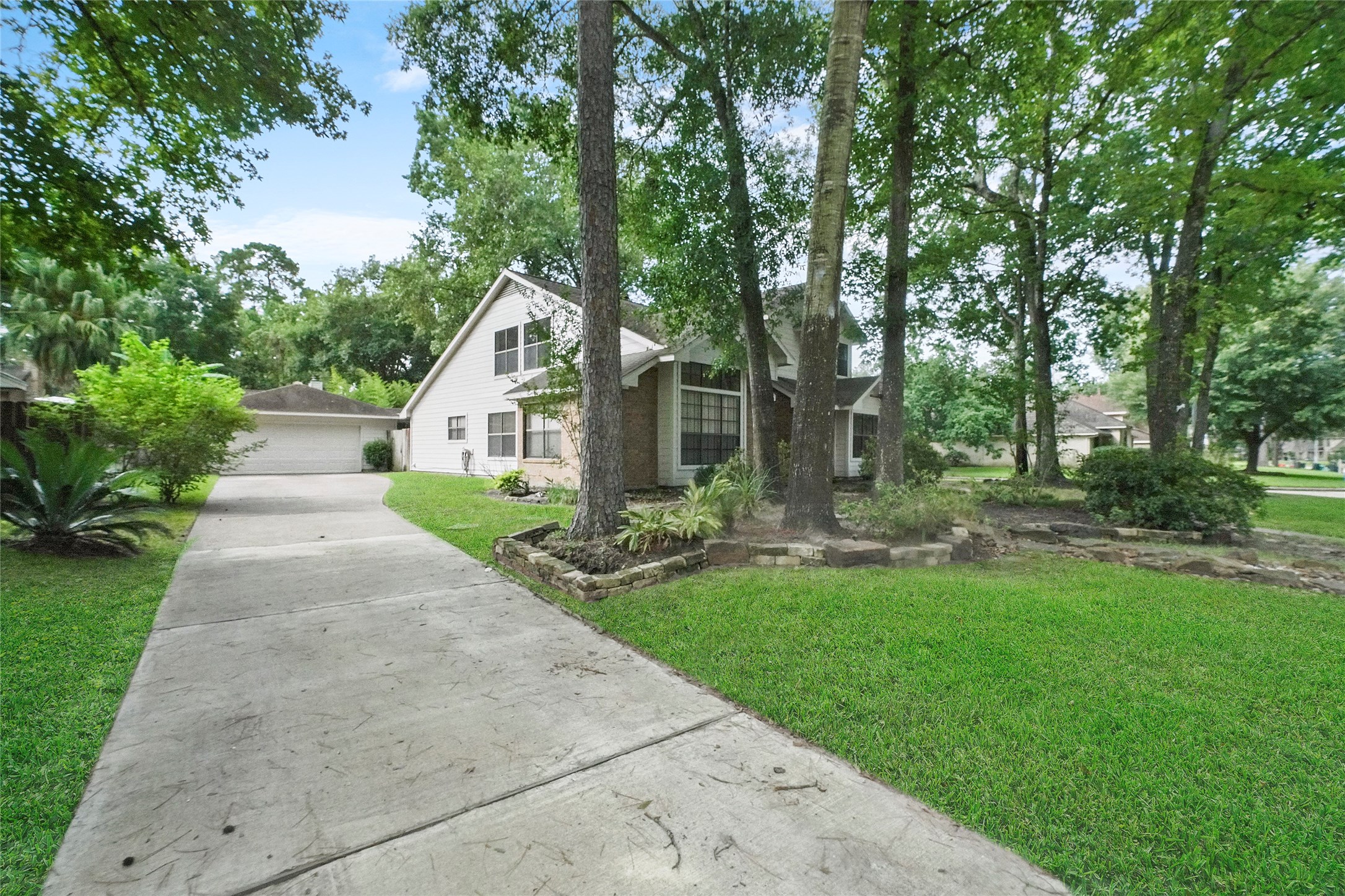 2402 Brookdale Drive Property Photo 33