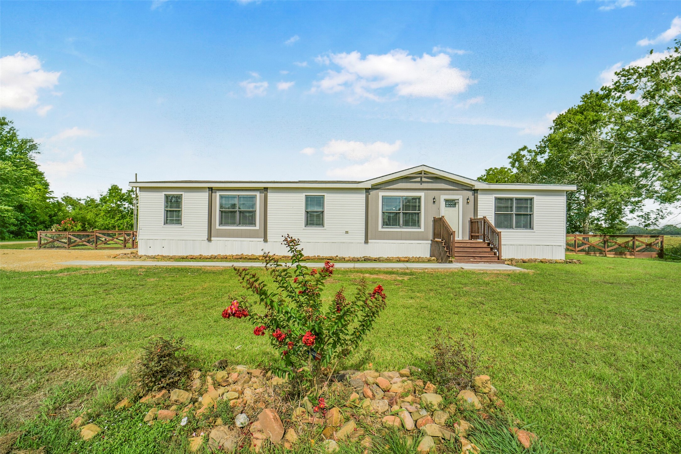 1566 County Road 610 E Property Photo 1
