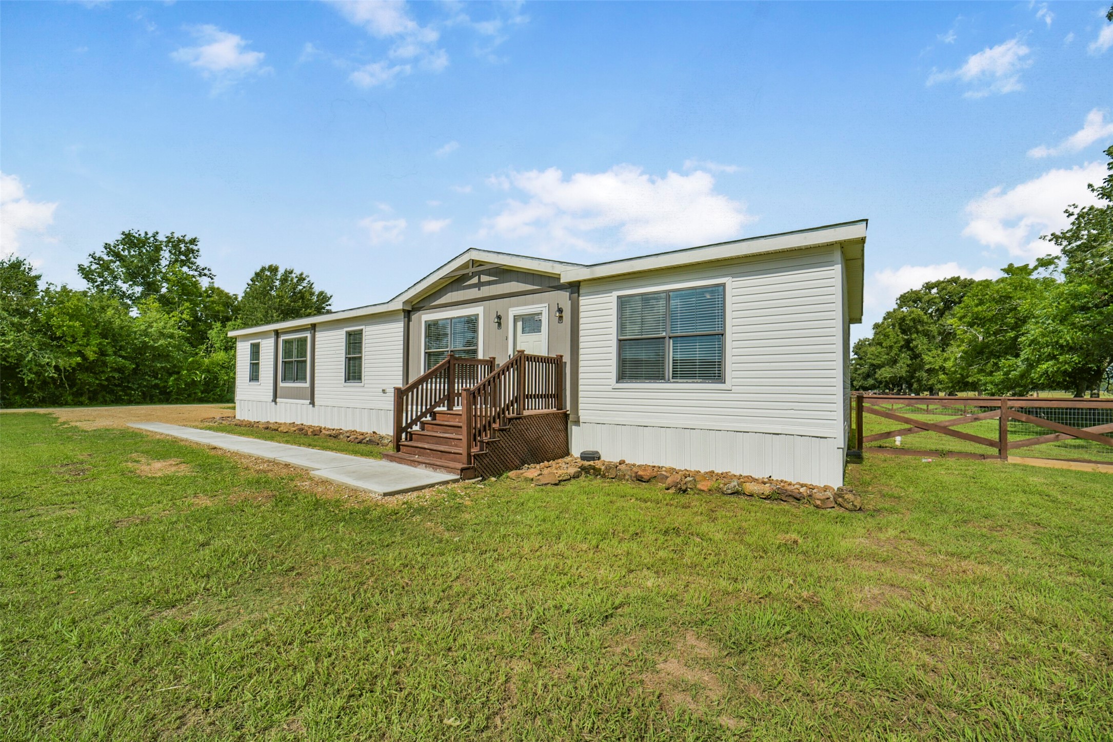 1566 County Road 610 E Property Photo 2