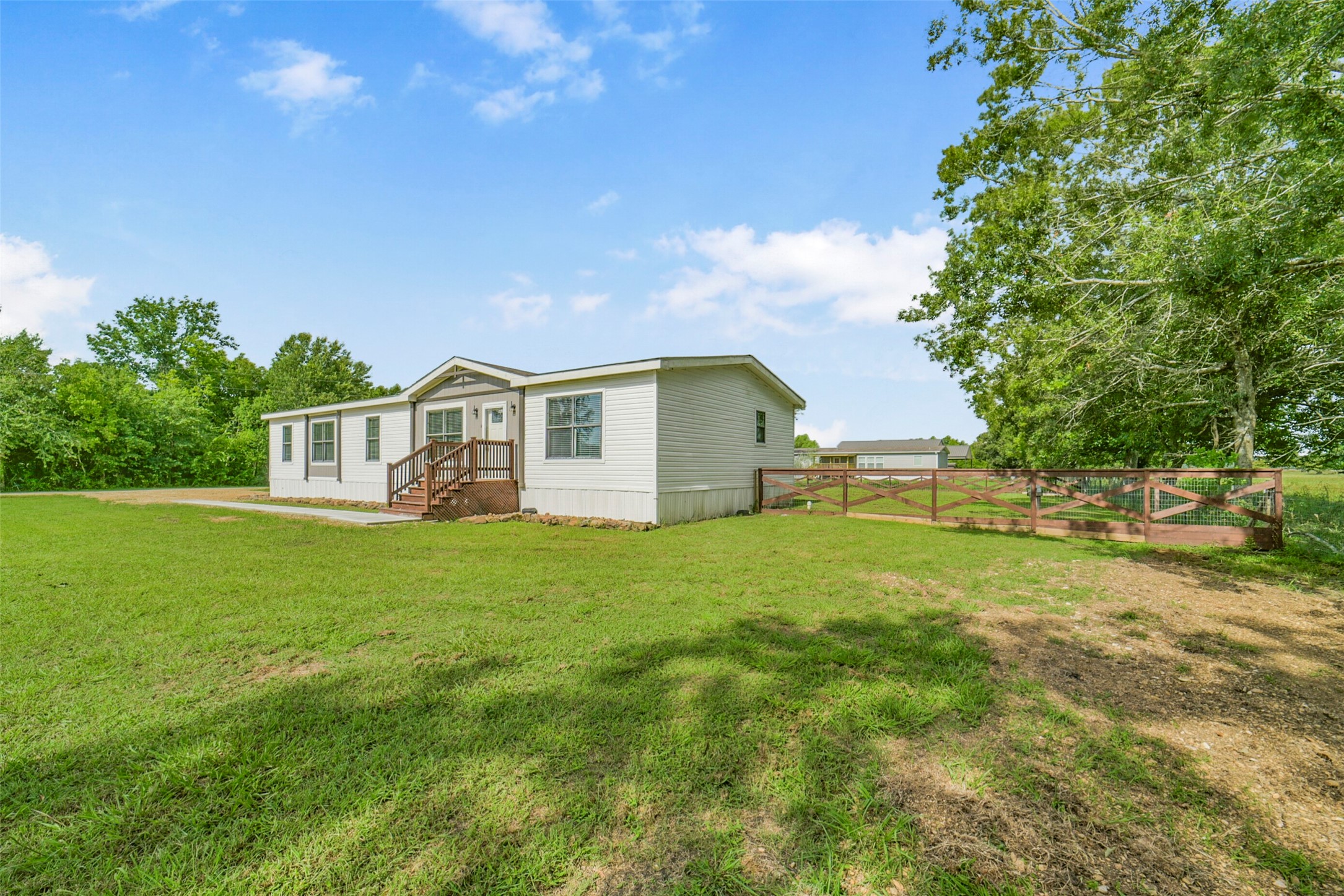 1566 County Road 610 E Property Photo 3