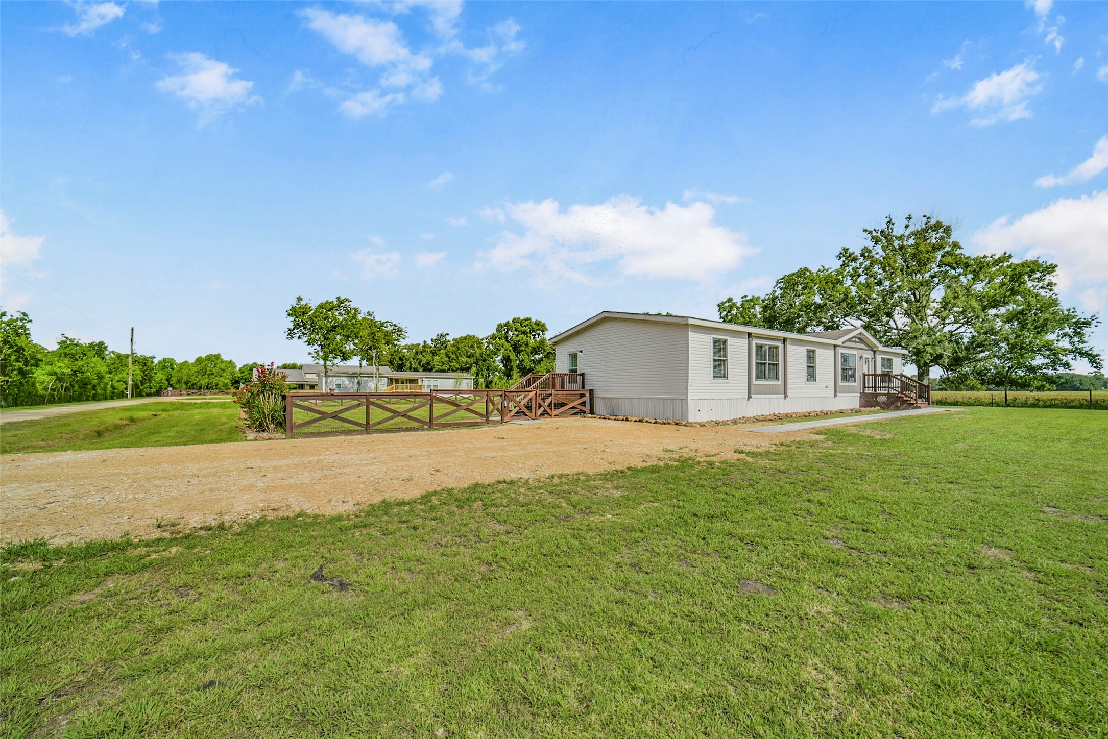 1566 County Road 610 E Property Photo 4