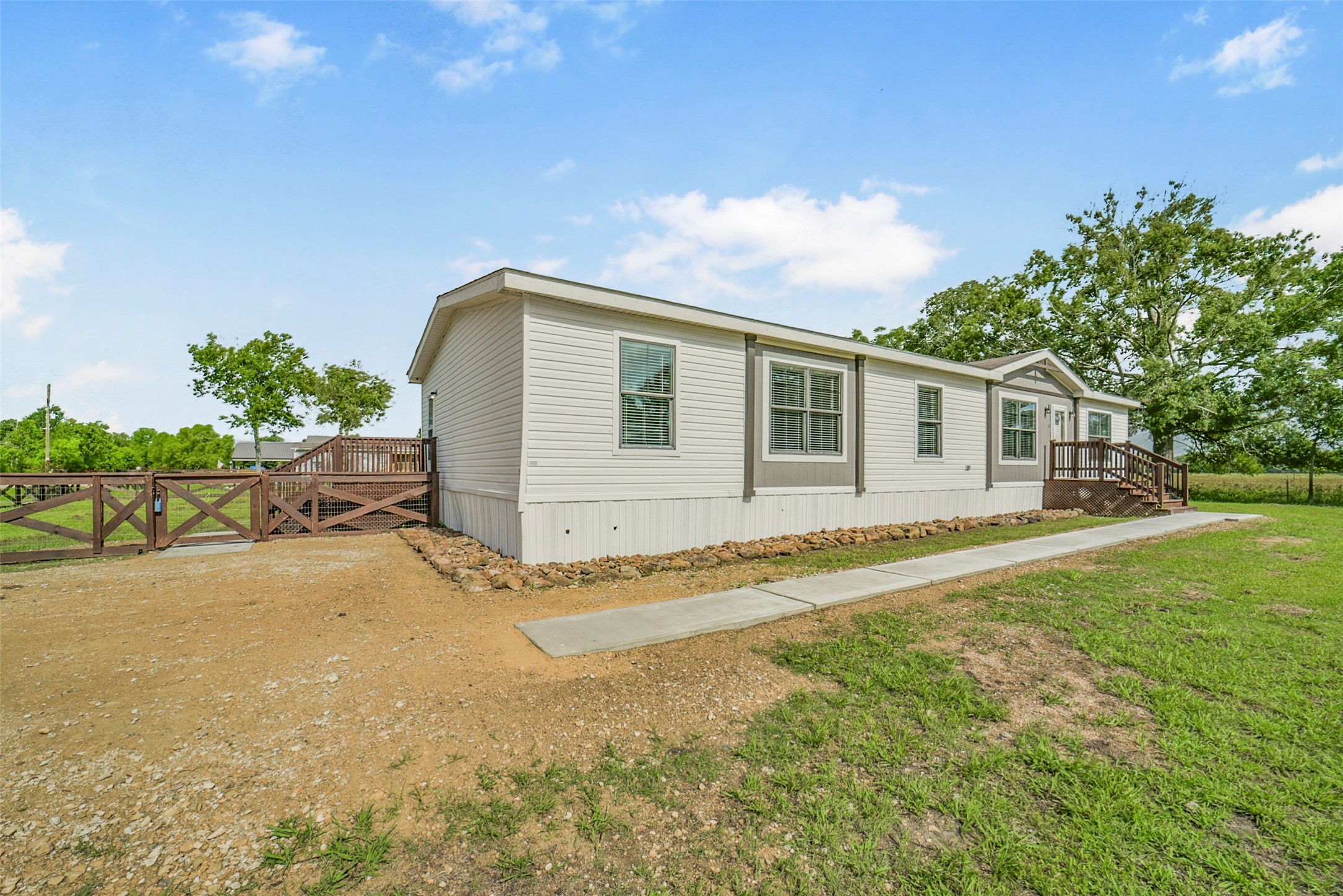 1566 County Road 610 E Property Photo 5