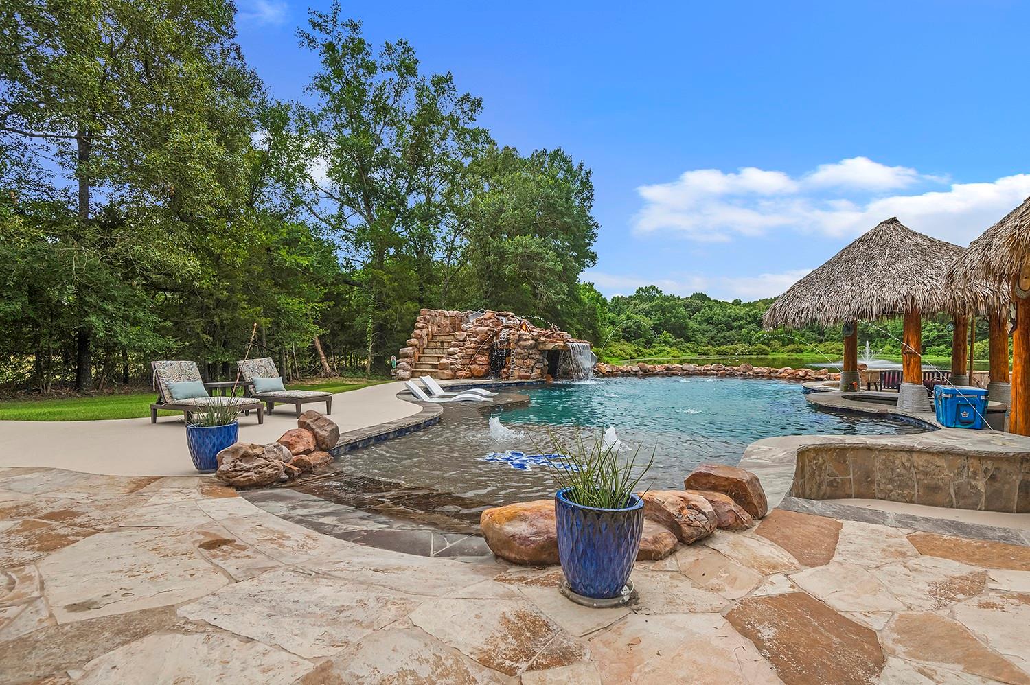 12075 Hwy 31 E Property Photo 5