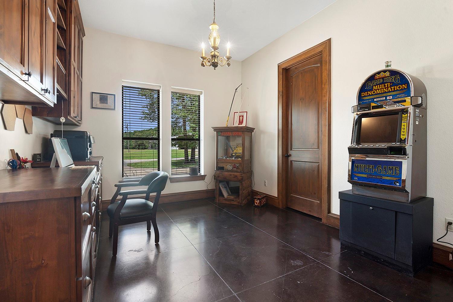 12075 Hwy 31 E Property Photo 21
