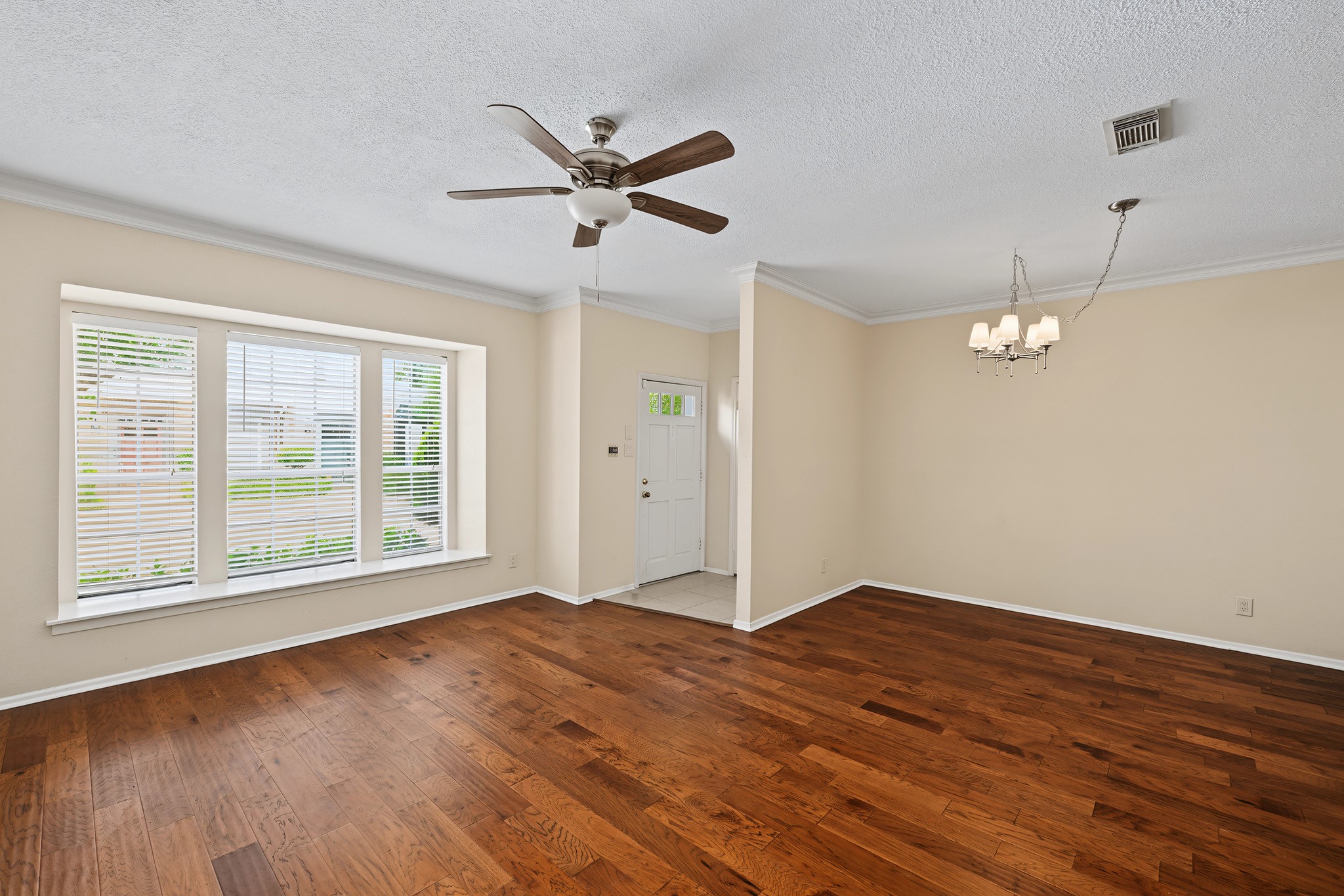 3721 Wakeforest Property Photo 3