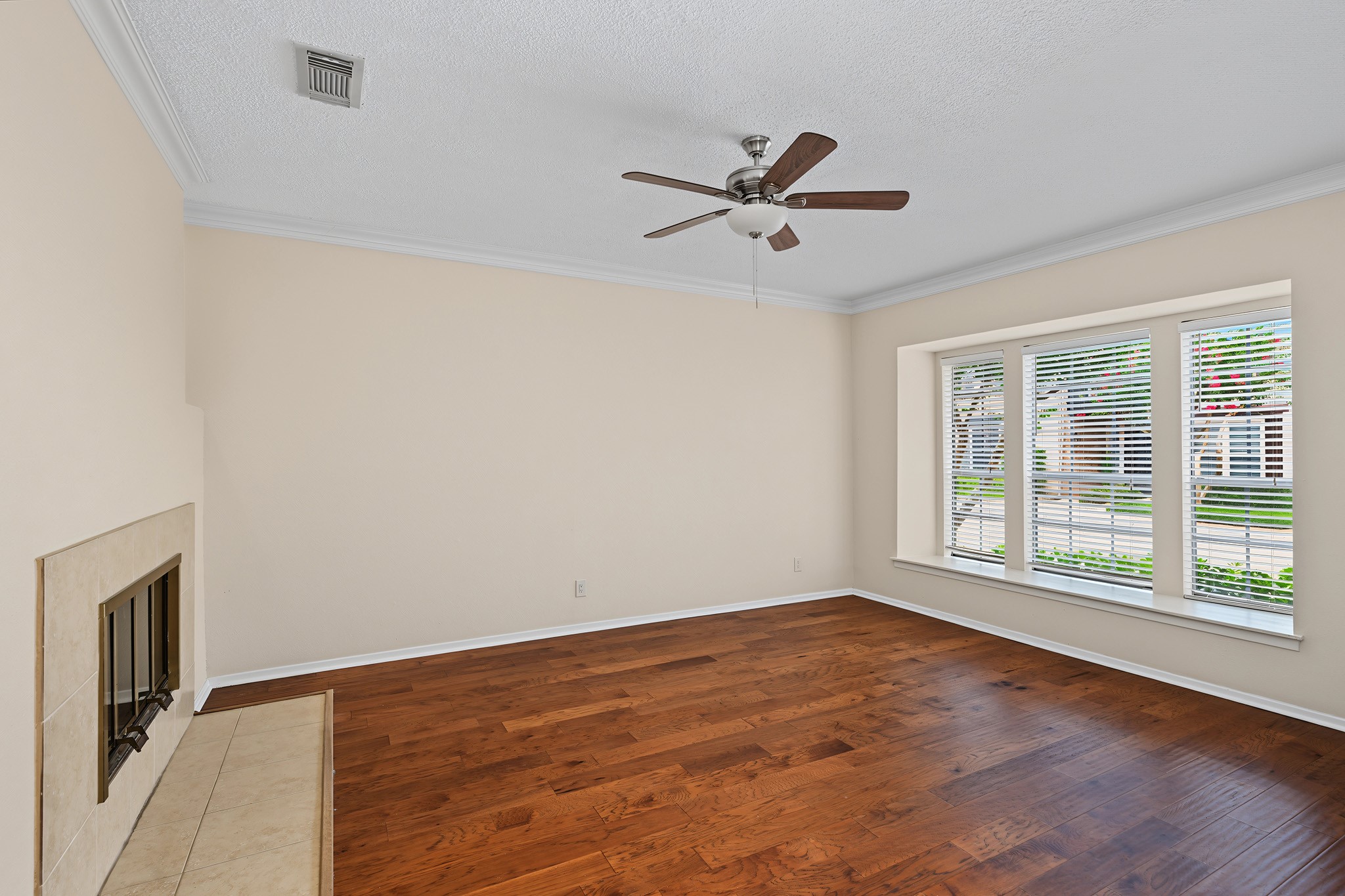 3721 Wakeforest Property Photo 4
