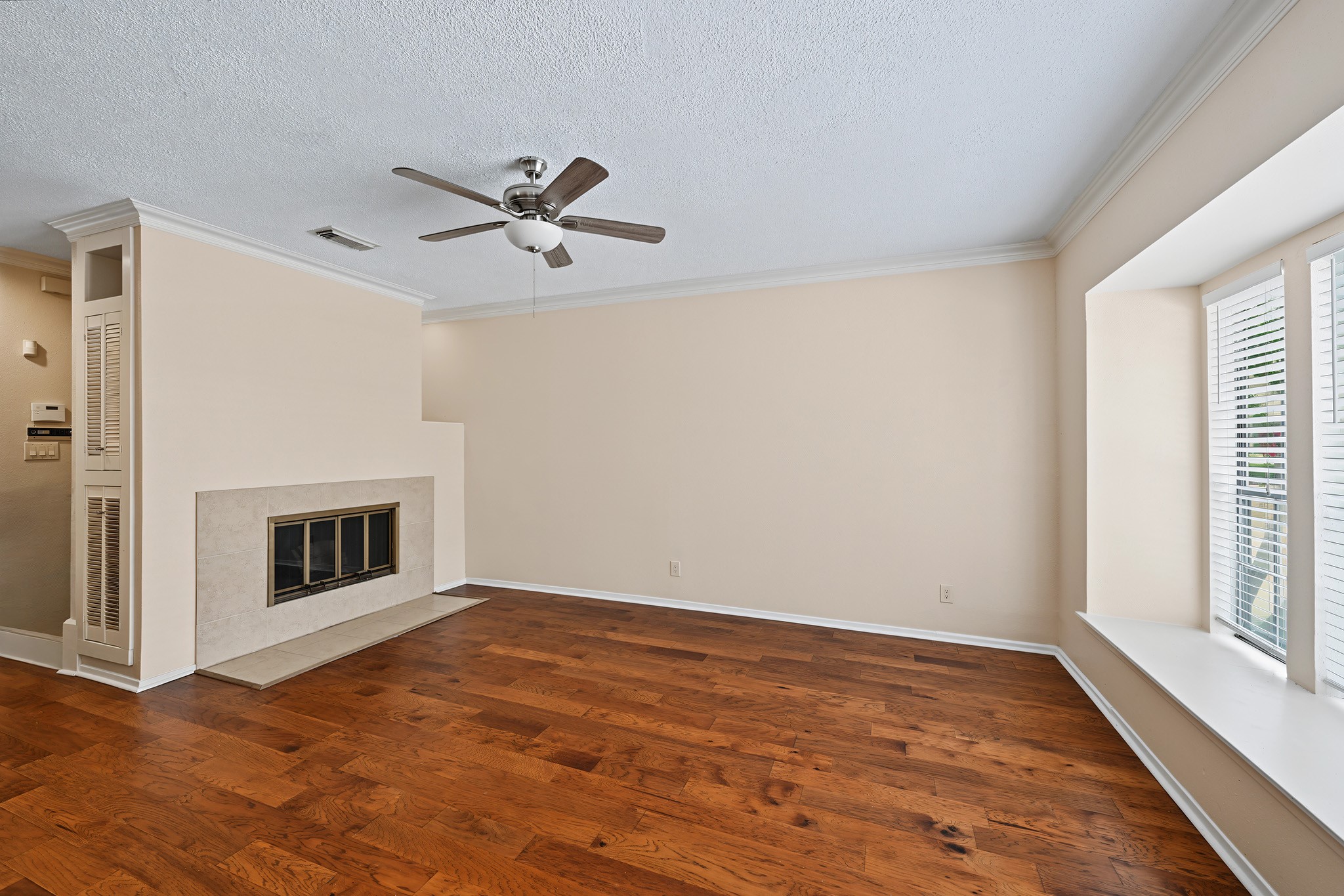 3721 Wakeforest Property Photo 5