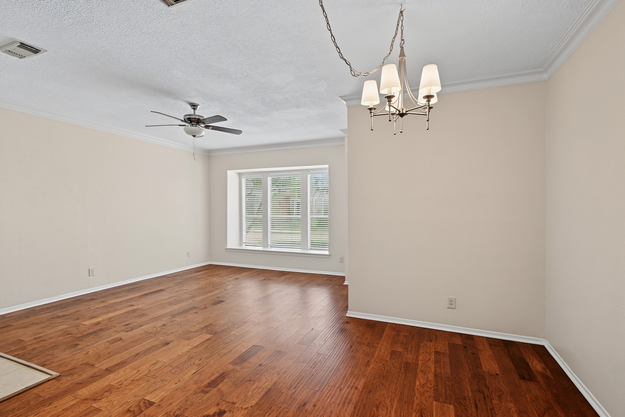 3721 Wakeforest Property Photo 9
