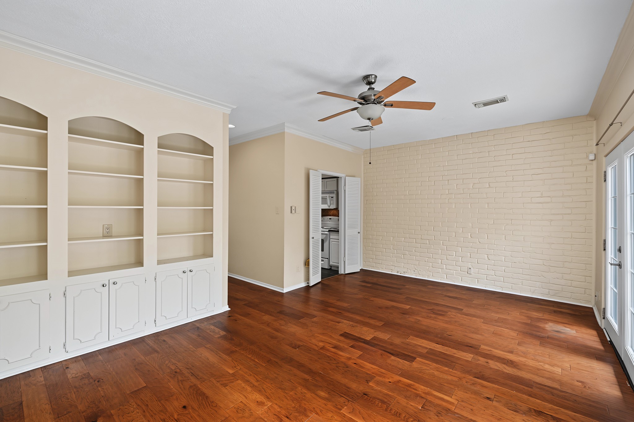 3721 Wakeforest Property Photo 13