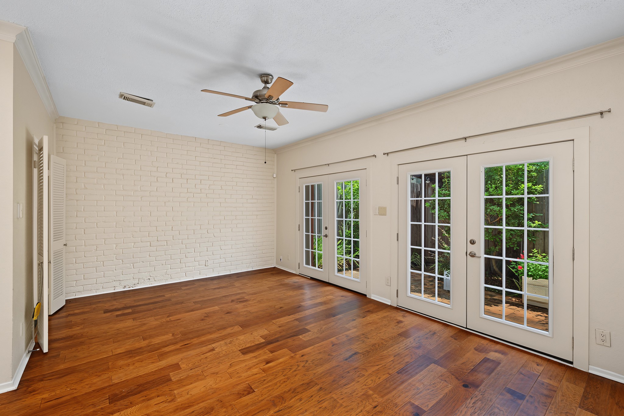 3721 Wakeforest Property Photo 15