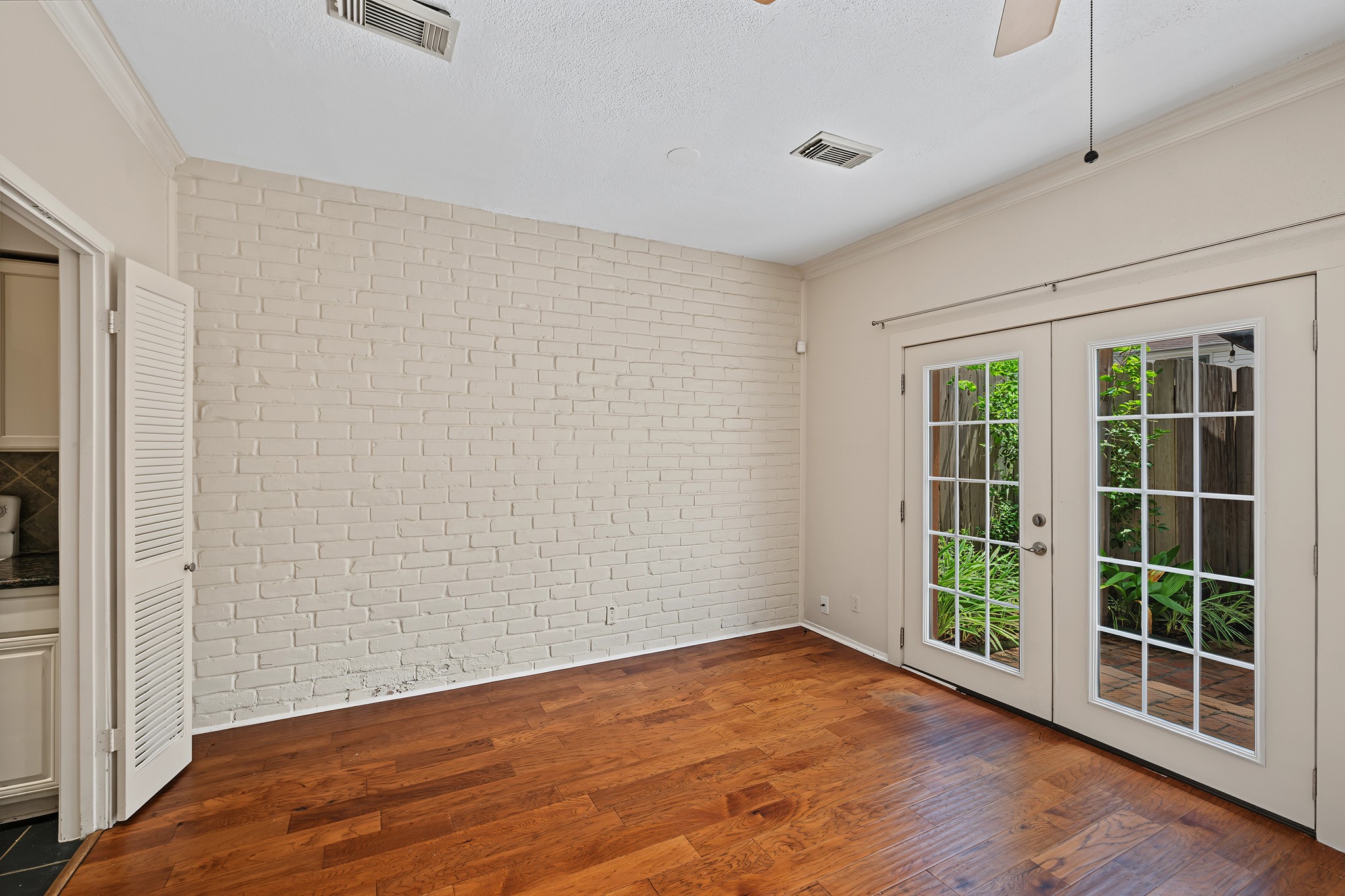 3721 Wakeforest Property Photo 16