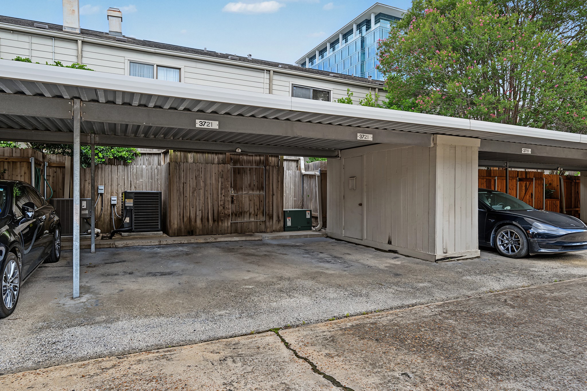 3721 Wakeforest Property Photo 24