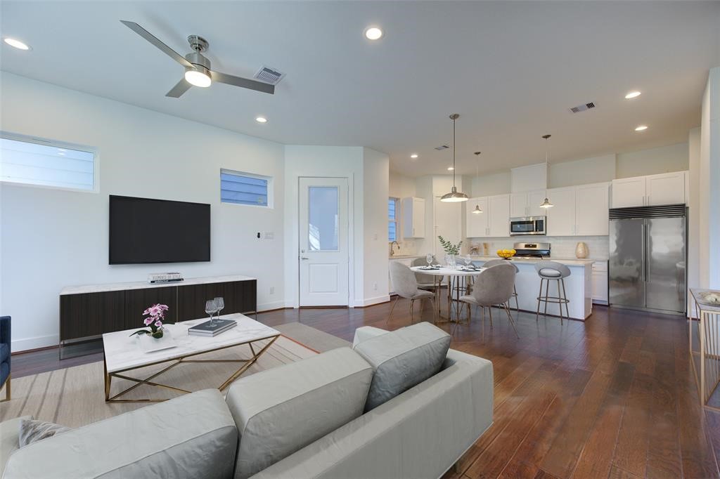 847 Rachel Street E Property Photo 1