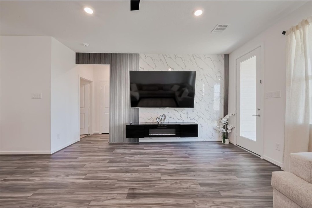 21611 Shadowbrook Birch Drive Property Photo 1