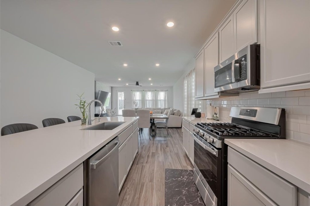 21611 Shadowbrook Birch Drive Property Photo 6