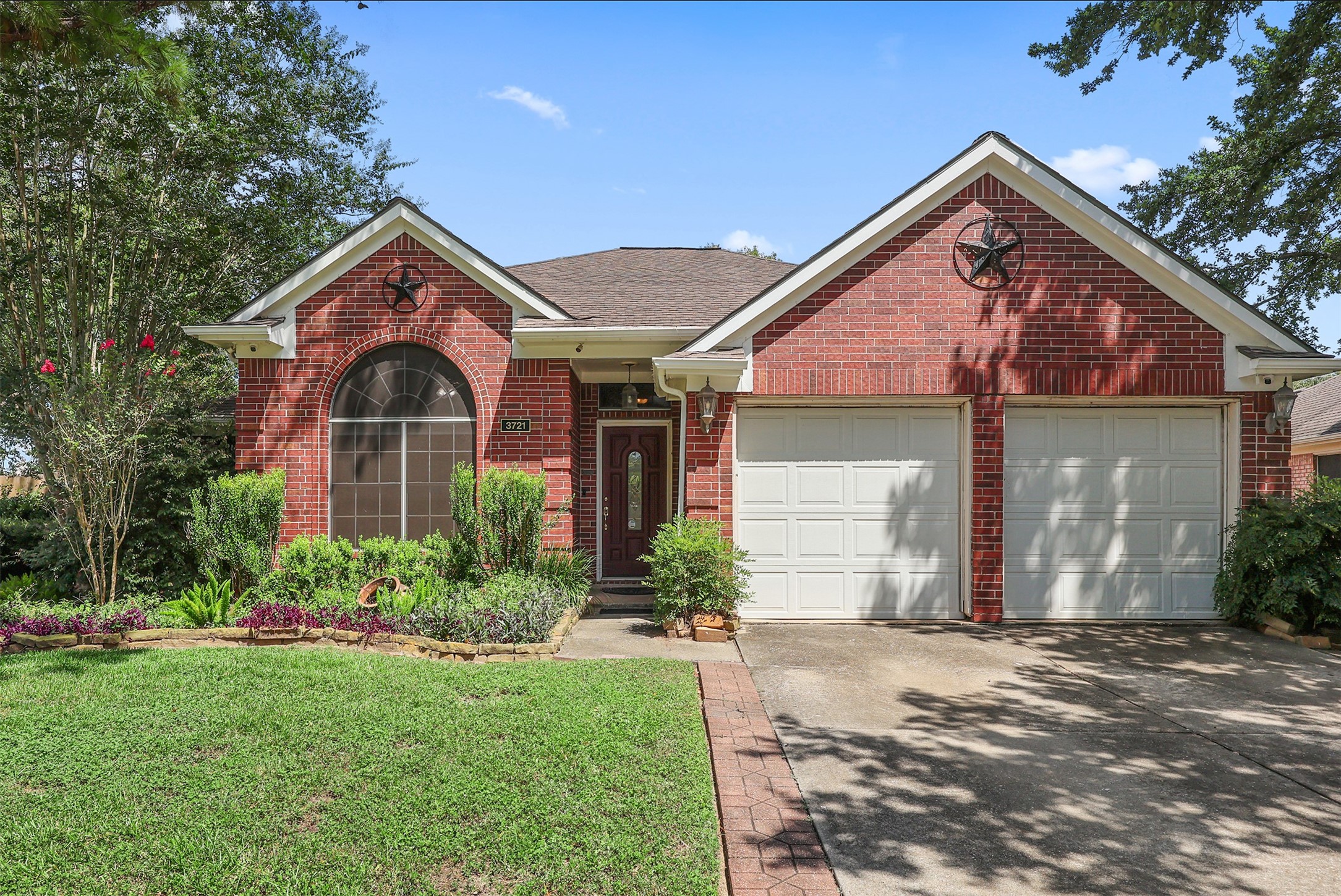 3721 Pin Oak Drive E Property Photo 1