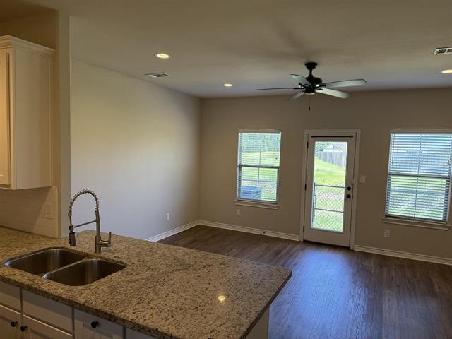 5670 Shadowbend Circle W 105 Property Photo 10