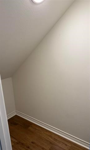 5670 Shadowbend Circle W 105 Property Photo 14