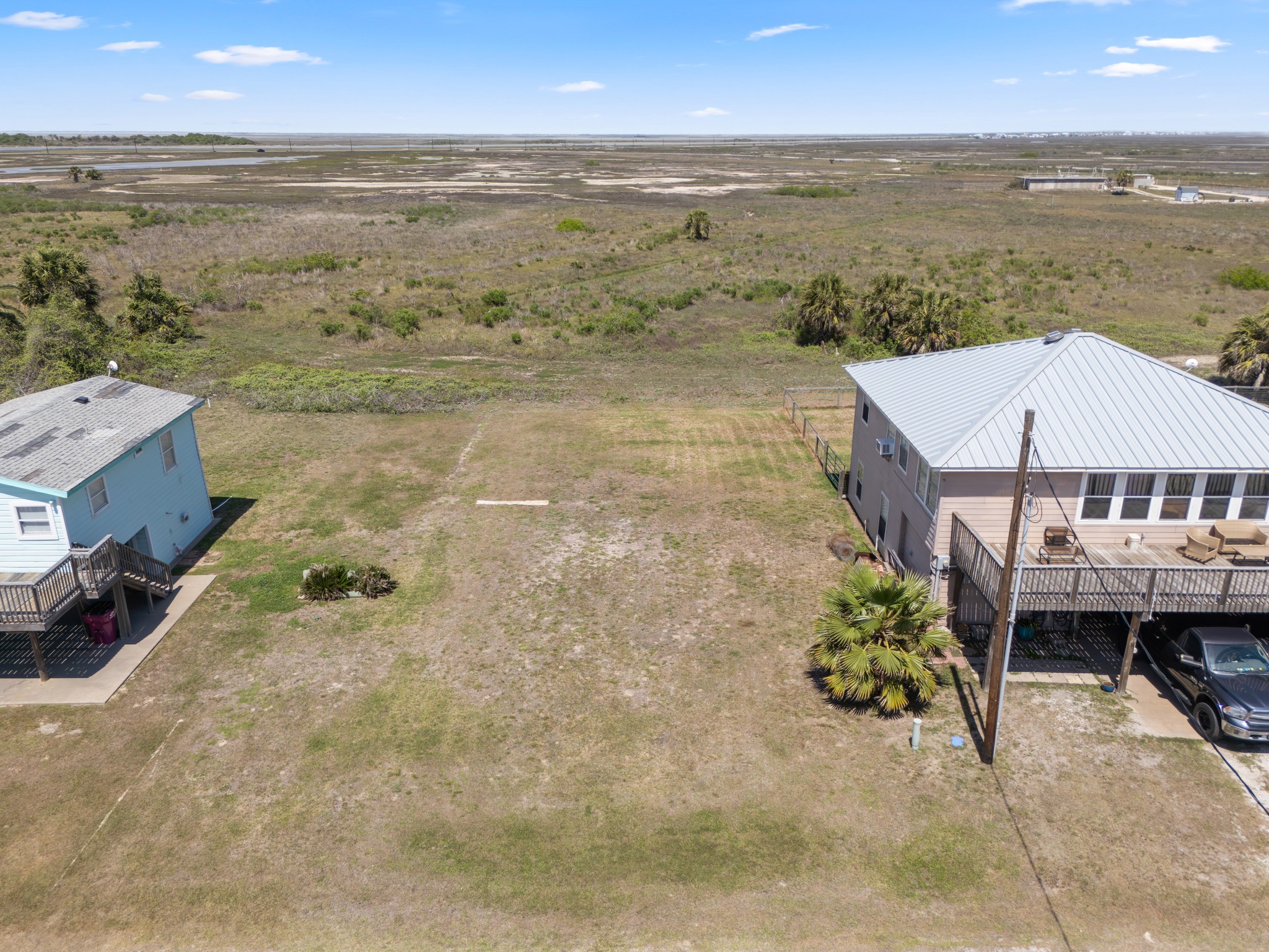 499 Beachfront Drive Property Photo 1